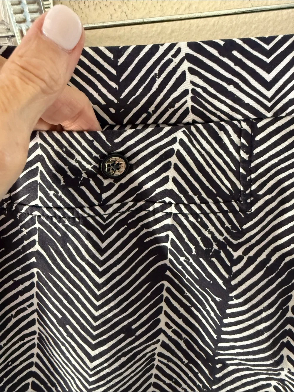 Tory Burch Women’s Navy Blue Tiger Zigzag Striped Shorts 3” Inseam